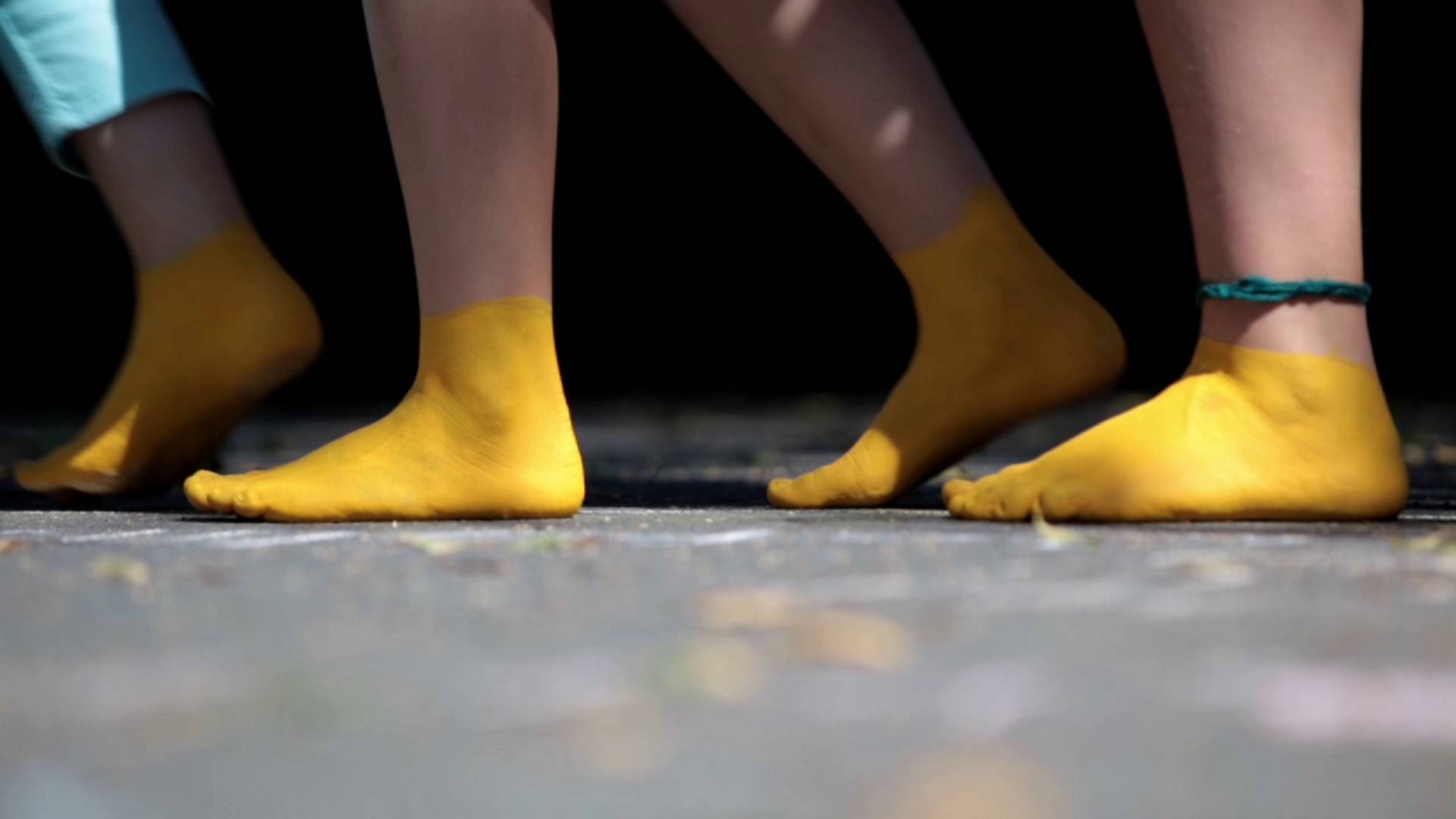 Abenteuer Schulweg - gelbe Füße